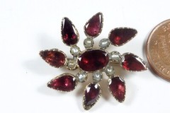 PRETTY ANTIQUE GEORGIAN ENGLISH 15K GOLD PEARL & GARNET PENDANT BROOCH c1820