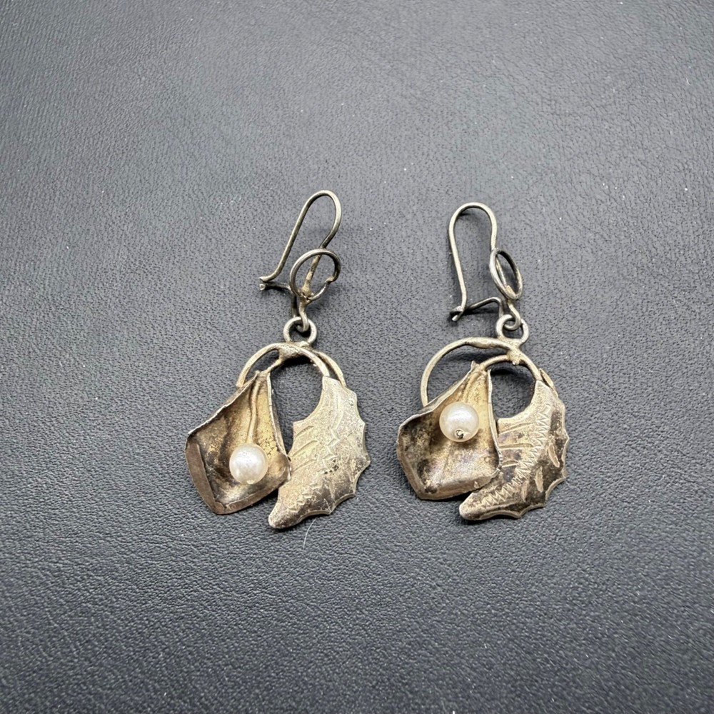 Vintage Earrings Calla Lily Pearl Leaf Textured Silver Tone 1.5 inches
