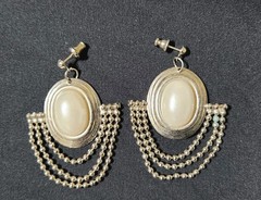 Vtg Pair Casual Corner Silver-tone Dangle Faux Pearl Chains Pierced Earrings