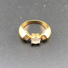 Vtg Sz 6 Ring Cubic Zirconia Solitaire w/ Accents Fashion Jewelry Unique Design