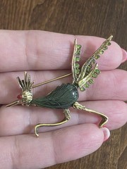 VINTAGE SWOBODA Bird – ROAD RUNNER Brooch Pin Signed GREEN Jewels Jade?