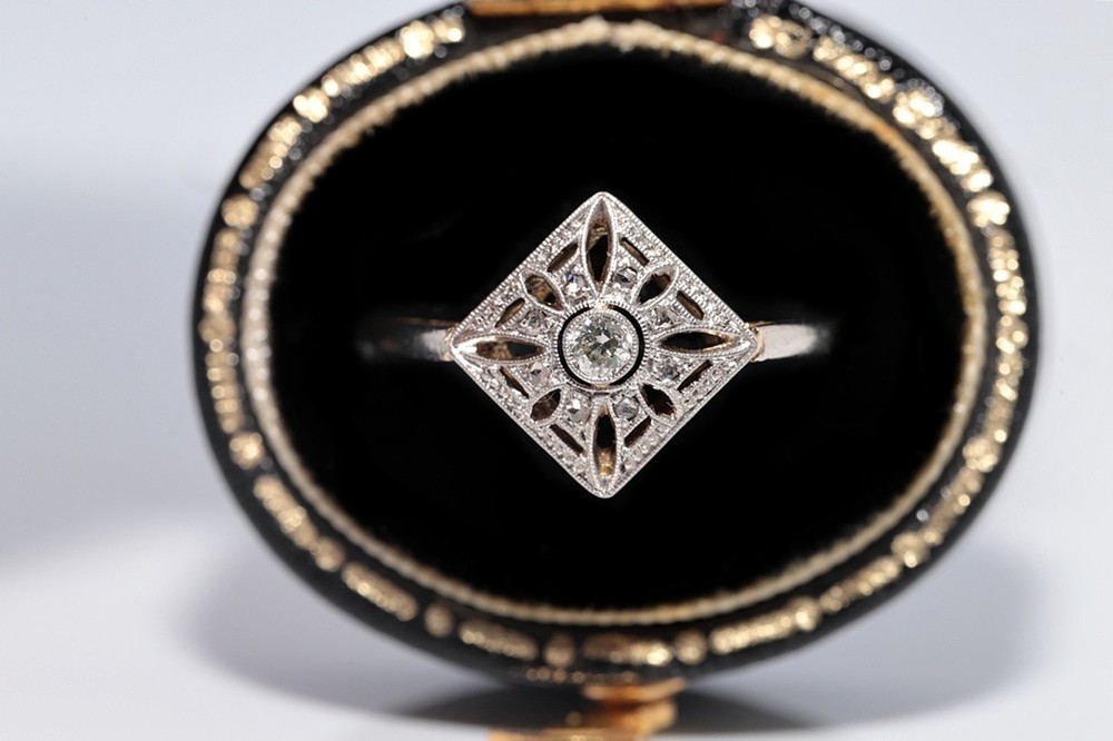 Antique Circa 1920s Art Deco 18k Gold Natural Diamond Navette Design Ring