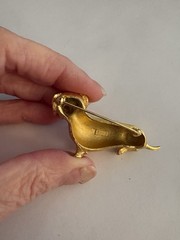 ADORABLE VINTAGE GOLD TONE CROWN TRIFARI DASCHOUND DOG BROOCH