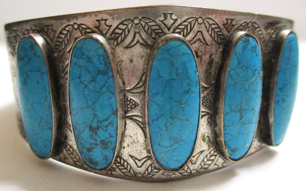 VINTAGE SOUTHWESTERN SILVERTONE & HOWLITE TRIBAL STAMPED CUFF BRACELET,SCARABS