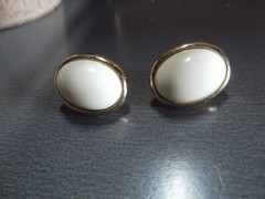 1 Pair Old .75″in Acrylic Ivory Oval Shape Stud Earrings