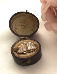 Vintage Jewellery Yellow Gold Ring White Sapphires Antique Deco Jewelry small