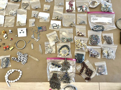 30lb LOT Vintage Jewelry Necklace Brooch Pendant Earrings Bracelet Costume Watch