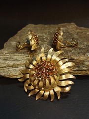 1955-1969 CROWN TAFARI ALFRED PHILIPPE Flower Pin Brooch Clip Earrings Set Vgt