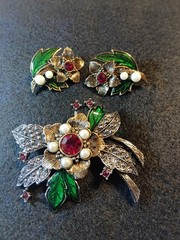 Vintage 1992 AVON Silver Tone Christmas Poinsettia Brooch and Earrings Set