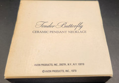 Avon Tender Butterfly Hand Painted Ceramic Pendant Silk-Like Necklace – VTG 1979