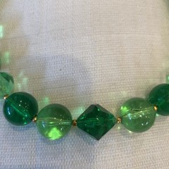 VINTAGE ART DECO GRIPOIX TEXTURED GREEN GLASS BEAD NECKLACE