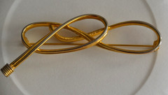 RARE Vintage 80s/90s Signed Givenchy Gold Tone KNOT/BOW Brooch Pin 3.5 in. READ