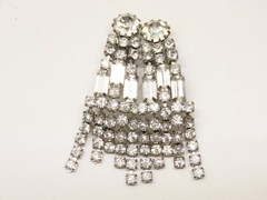 Vintage Signed Weiss Rhinestone Crystal Earrings Dangle Clip On Prong D5374