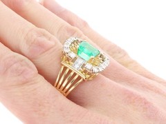 2.68Ct Colombian Emerald and 0.80Ct Diamond, 18k Yellow Gold Cocktail Ring
