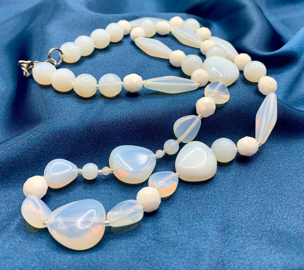Fiery Opalite Opalescent Glass Beaded Necklace Glowers Vintage