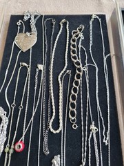 #21 VINTAGE LOT OF 28 pcs. OF MIXED JEWLERY NECKLACES ETC. FROM A LOCAL ESTATE