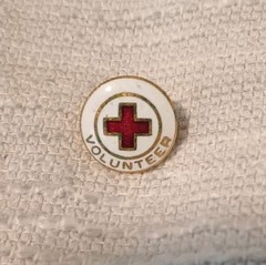 Vintage Lot Of Pins That Vary In Value & Collectibilty All In Good Condition.