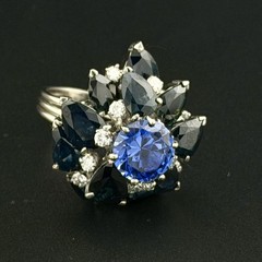 VINTAGE 1960’S 0.60 CTW DIAMOND + 11 CTW SAPPHIRE RING – 18K YG 14.74 GRAMS