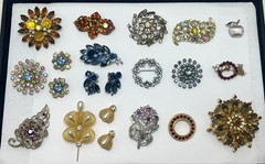 Your Choice — Vintage Brooch Trifari Regency JJ ++ Unmarked Jewelry