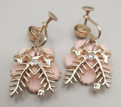 Vintage 1950s Pink Thermoset Flower Necklace & Screw Back Earrings Jewelry Set