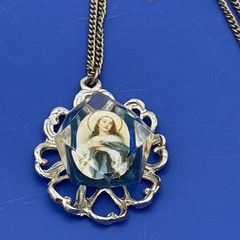 Vintage Virgin Mary Lucite Pendant Necklace Blue Faceted Religious Medal 18”