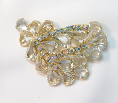 BEAUTIFUL VINTAGE AURORA BOREALIS & TEARDROP PRONG SET RHINESTONE BROOCH! ✨