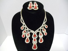 VINTAGE FIRE RED RHINESTONE TEAR DROP STYLE NECKLACE & DANGLE STUD EARRINGS SET