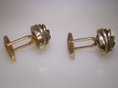 ELEGANT VINTAGE 1960’S GOLD TONE BLACK ENAMEL & FAUX PEARL CUFFLINKS & TIE BAR!