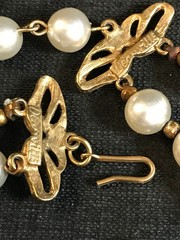 1950s-60s DEAUVILLE Faux Pearl Blue Accent Gold Tone Metal Beaded Necklace w/Tag