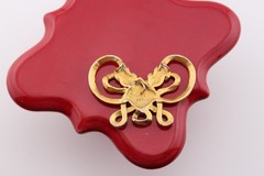 Vintage 1982 Metropolitan Museum of Art Braided Gold Tone Bow Pendant MMA