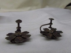 Vintage Sterling Silver Flower Shaped Screw Back Earrings .75″ #728