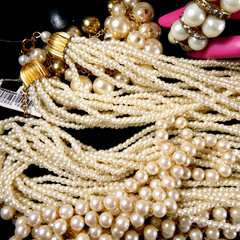 Huge Vintage Faux Pearl Jewelry Lot 4 lbs 30 Necklaces Bracelets 40 Piece Lot
