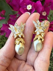 VINTAGE KENNETH LANE COUTURE CHAMPAGNE PEARL & CRYSTAL EARRINGS GOLD TONE
