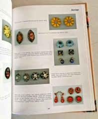 Pictorial Guide to Costume Jewelry Ariel Bloom HC