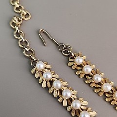 Vintage Faux Pearls Collar Necklace White Brushed Gold Tone 15.5″