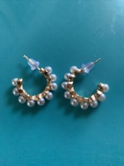Vintage Gold tone faux pearl half hoop pierced earrings 1/2”