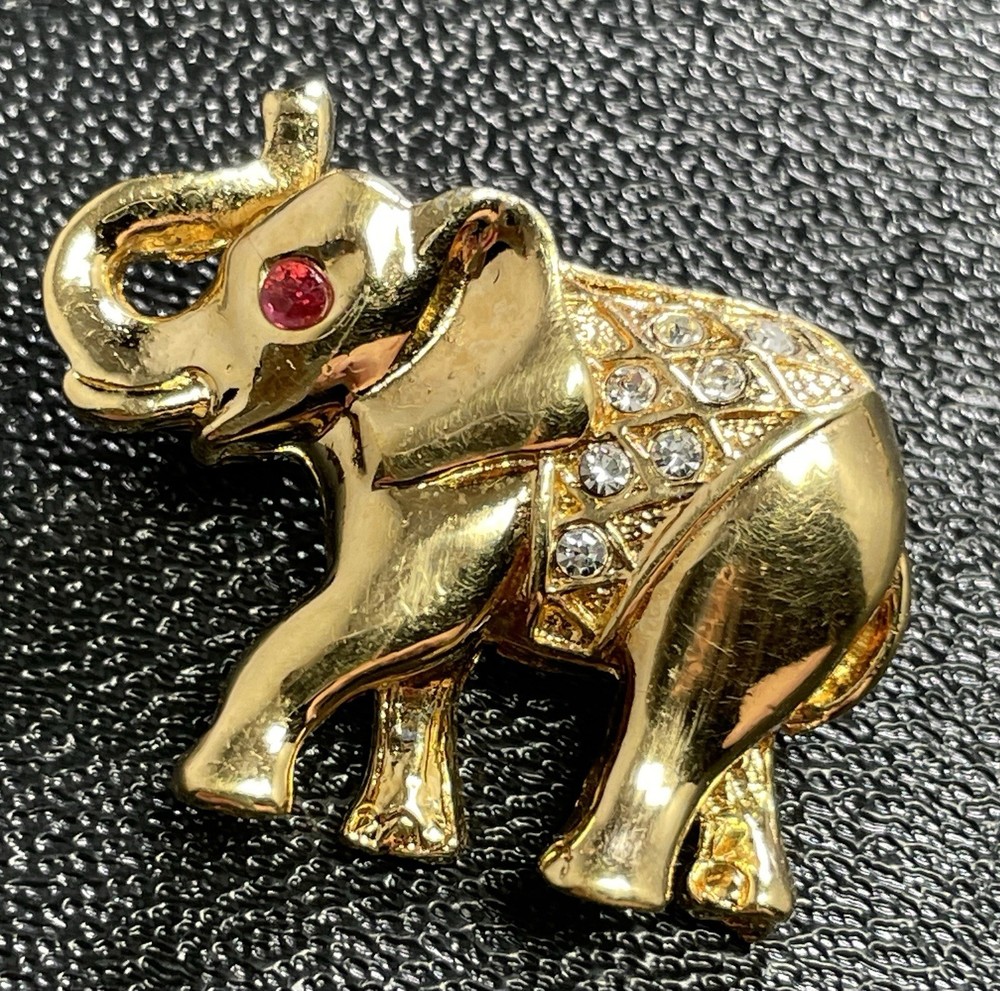 Vintage 1.1” Elephant Figural Crystal Rhinestone Gold Tone Metal Brooch Pin