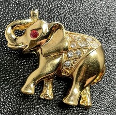 Vintage 1.1” Elephant Figural Crystal Rhinestone Gold Tone Metal Brooch Pin