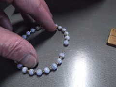 Vtg Costume Jewlery Memory Wire White Glass/Acryllic Gold Beads 2.25″in
