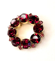 Berry Red/Pink Rhinestone Brooch Gold tone Vtg Unsigned Pin MCM Jewelry 1.5″