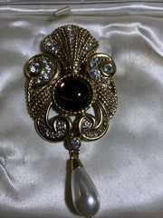 Vtg Jeff Lieb Large Rhinestone Purple Glass & Faux Pearl Drop Pin Brooch. 4” EC