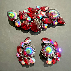 VTG. REGENCY RED & AURORA BOREALIS CABOCHON and RHINESTONE BROOCH & EARRING SET