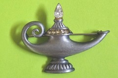 Vintage AJC Signed GENIE’S LAMP w/ Clear Stones Brooch In Pewter
