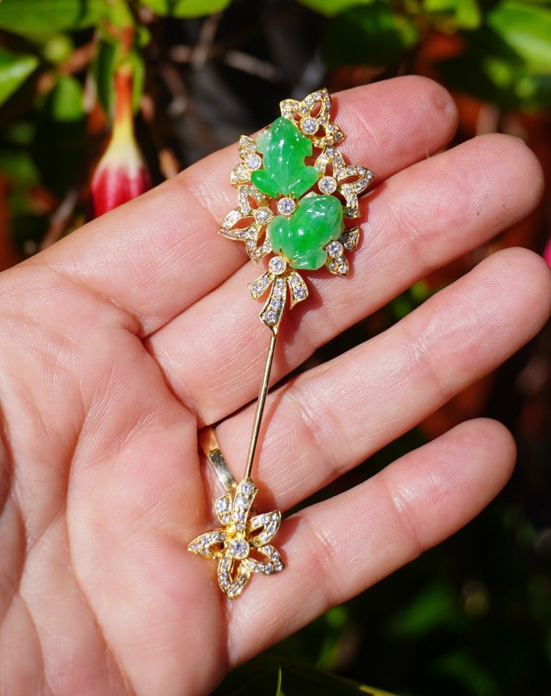 18K Diamond & Hand Carved Jade Frog Jabot Pin Brooch