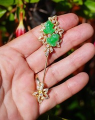 18K Diamond & Hand Carved Jade Frog Jabot Pin Brooch