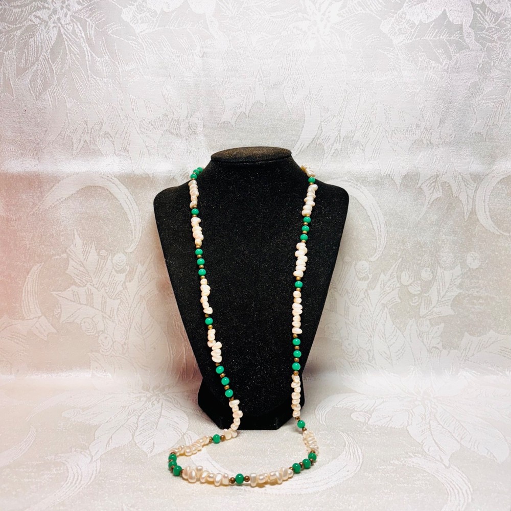 NECKLACE vintage white faux pearl green acrylic coppertone metal bead 32″ loop