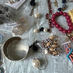 Huge Vintage Costume Jewelry Lot. $900+ Retail. Too For Pictures-107 Pieces