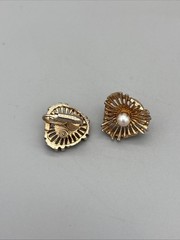 Vintage Signed Kramer Faux Pearl Gold Tone Clip-on Earrings GIFT .75″