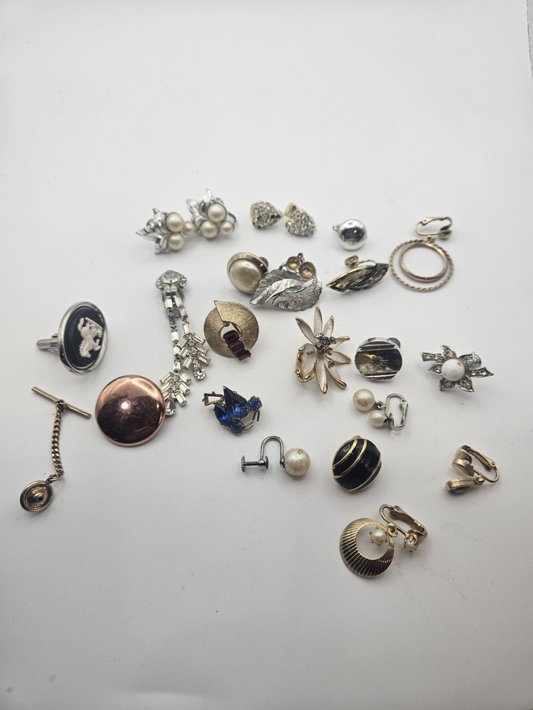 Vintage Jewelry Signed pcs. Matching & non-matching 21pc Lot