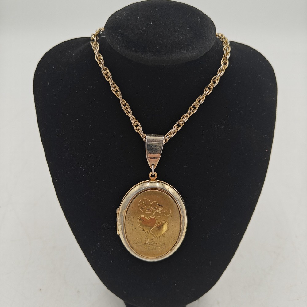 Vintage Gold Tone Double Heart Oval Hook On Locket Pendant ~20” Chain